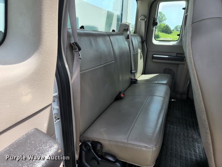 image for item KC9971 2008 Ford F350 Super Duty  SuperCab utility bed pickup truck