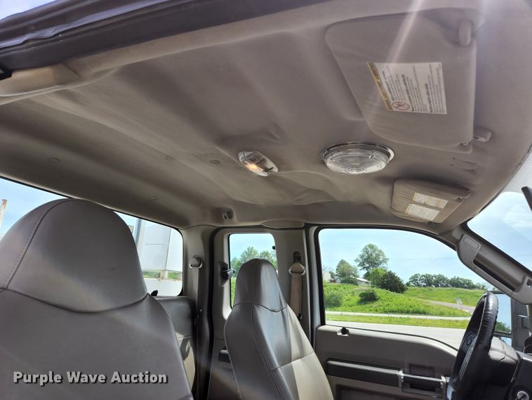 image for item KC9971 2008 Ford F350 Super Duty  SuperCab utility bed pickup truck