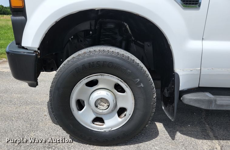 image for item KC9971 2008 Ford F350 Super Duty  SuperCab utility bed pickup truck