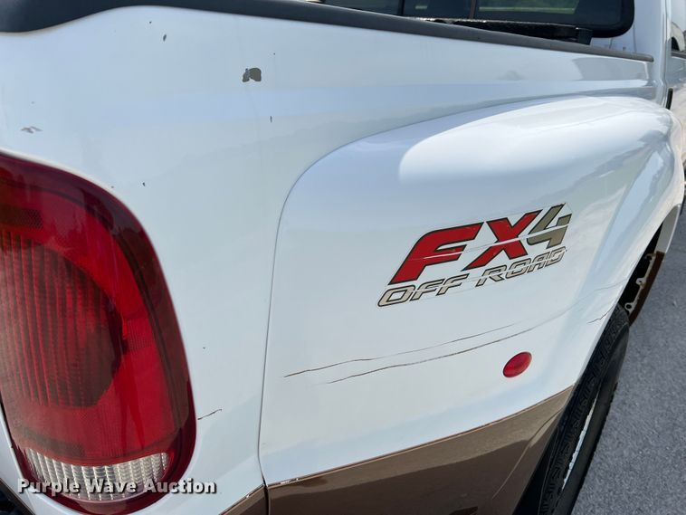 image for item KC9973 2003 Ford F350 Super Duty Lariat  Crew Cab pickup truck