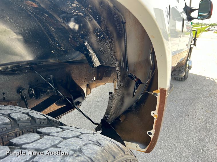 image for item KC9973 2003 Ford F350 Super Duty Lariat  Crew Cab pickup truck