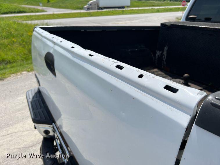 image for item KC9973 2003 Ford F350 Super Duty Lariat  Crew Cab pickup truck