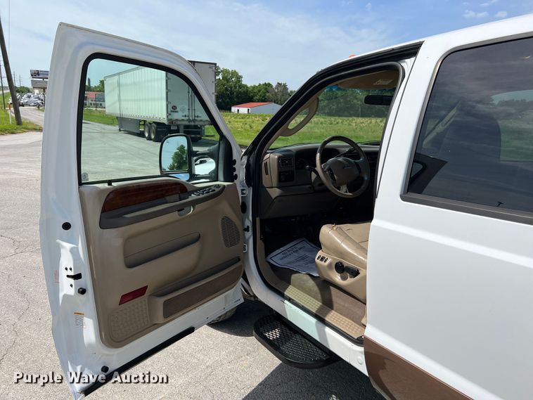 image for item KC9973 2003 Ford F350 Super Duty Lariat  Crew Cab pickup truck