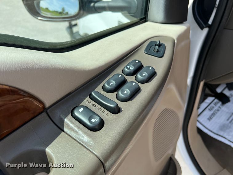 image for item KC9973 2003 Ford F350 Super Duty Lariat  Crew Cab pickup truck