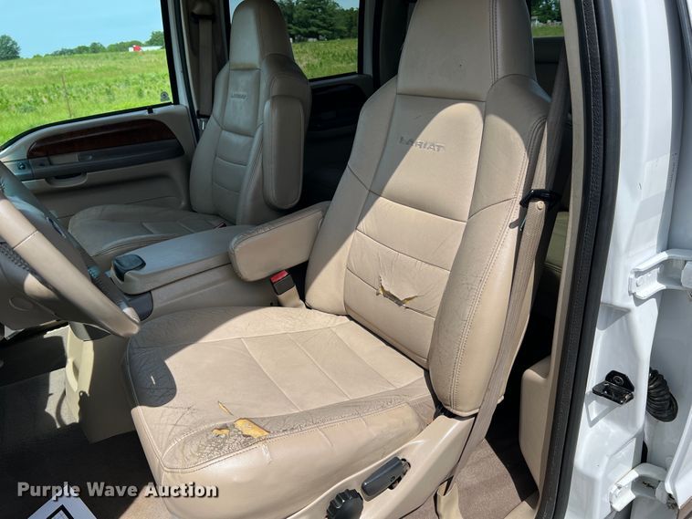 image for item KC9973 2003 Ford F350 Super Duty Lariat  Crew Cab pickup truck