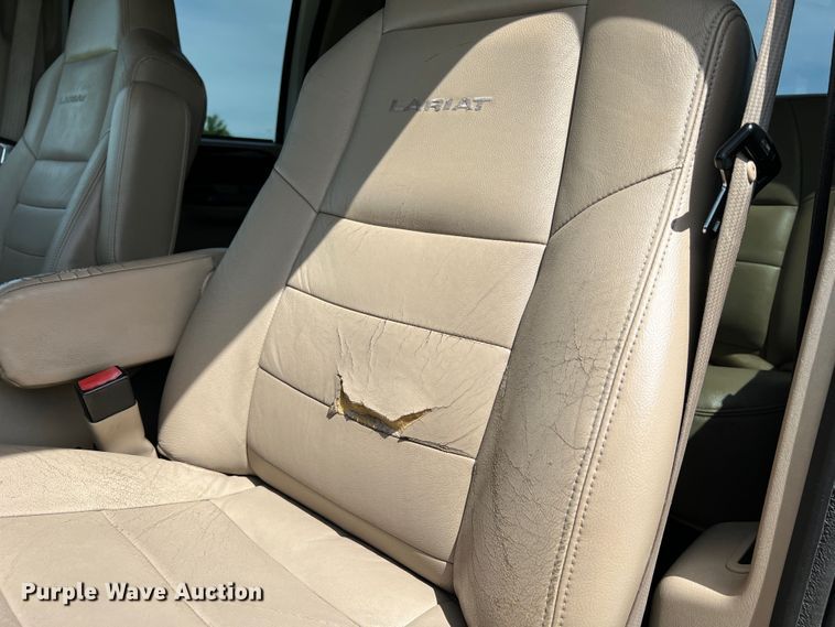 image for item KC9973 2003 Ford F350 Super Duty Lariat  Crew Cab pickup truck