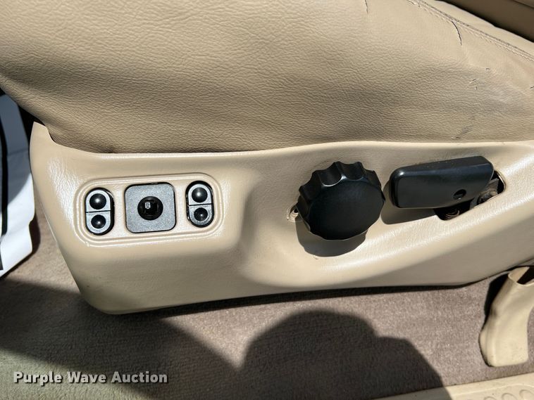 image for item KC9973 2003 Ford F350 Super Duty Lariat  Crew Cab pickup truck