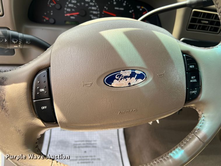 image for item KC9973 2003 Ford F350 Super Duty Lariat  Crew Cab pickup truck