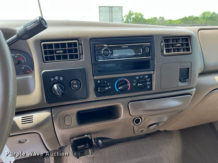 image for item KC9973 2003 Ford F350 Super Duty Lariat  Crew Cab pickup truck