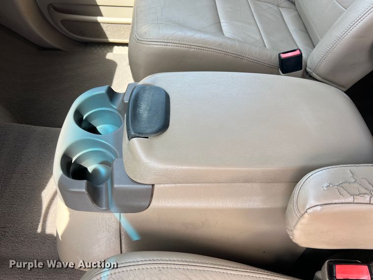 image for item KC9973 2003 Ford F350 Super Duty Lariat  Crew Cab pickup truck