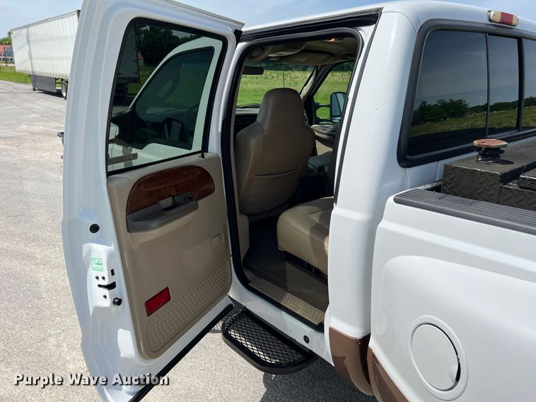 image for item KC9973 2003 Ford F350 Super Duty Lariat  Crew Cab pickup truck