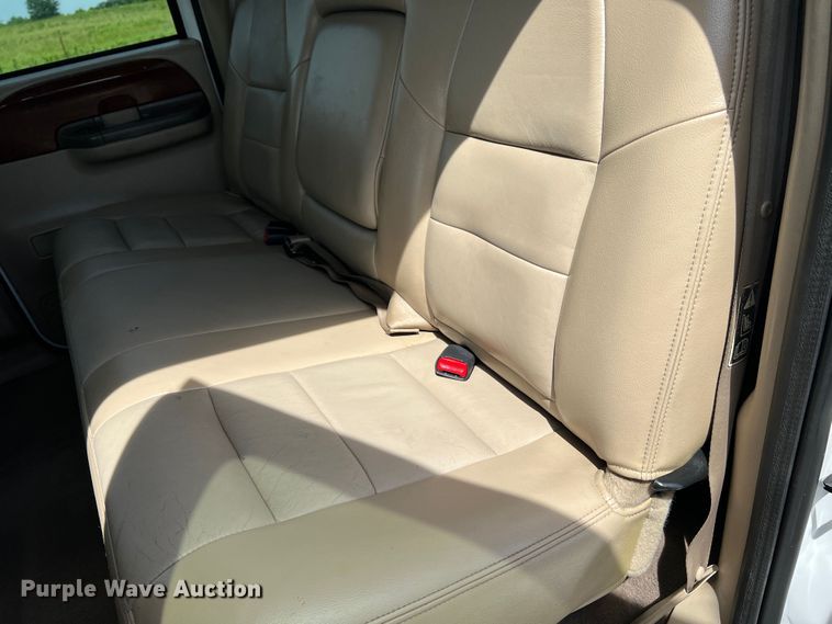 image for item KC9973 2003 Ford F350 Super Duty Lariat  Crew Cab pickup truck