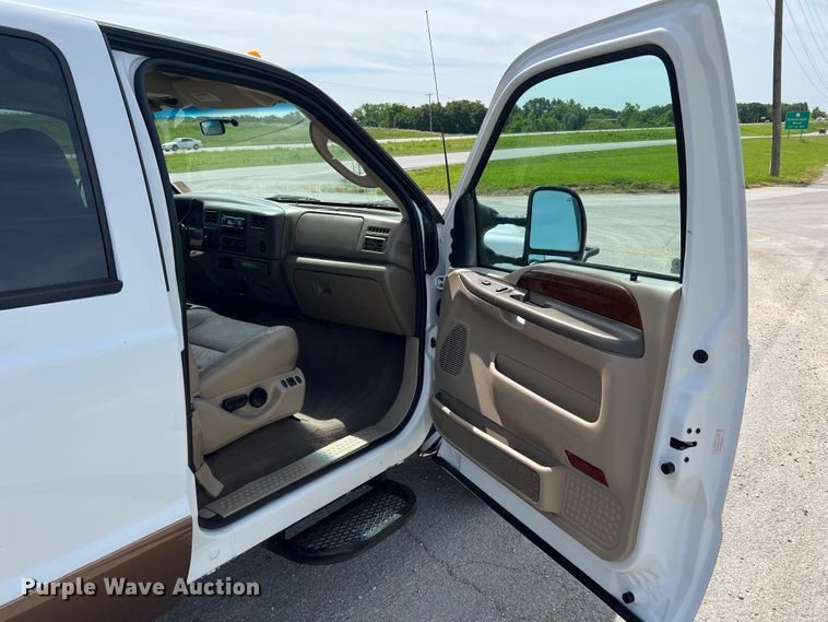 image for item KC9973 2003 Ford F350 Super Duty Lariat  Crew Cab pickup truck