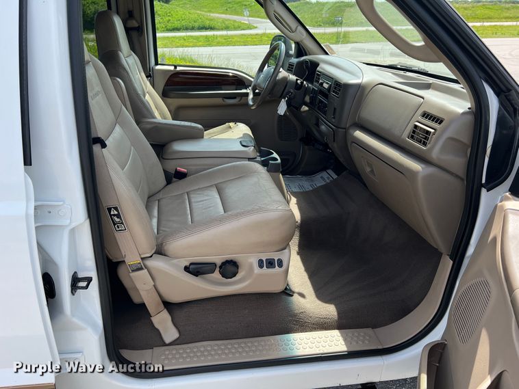 image for item KC9973 2003 Ford F350 Super Duty Lariat  Crew Cab pickup truck