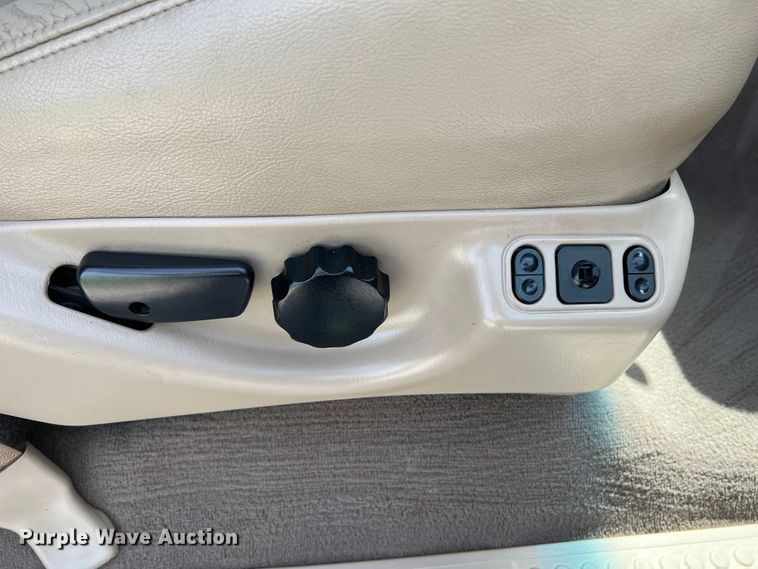 image for item KC9973 2003 Ford F350 Super Duty Lariat  Crew Cab pickup truck