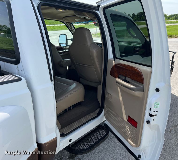 image for item KC9973 2003 Ford F350 Super Duty Lariat  Crew Cab pickup truck