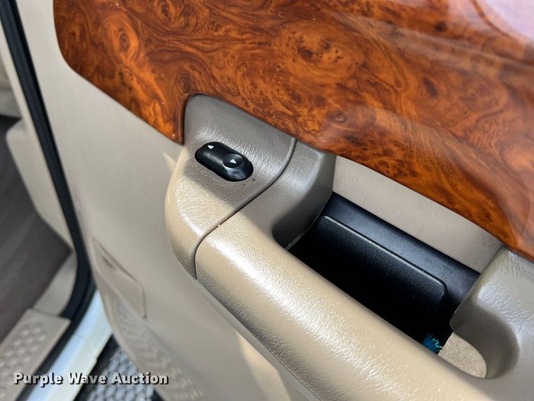 image for item KC9973 2003 Ford F350 Super Duty Lariat  Crew Cab pickup truck