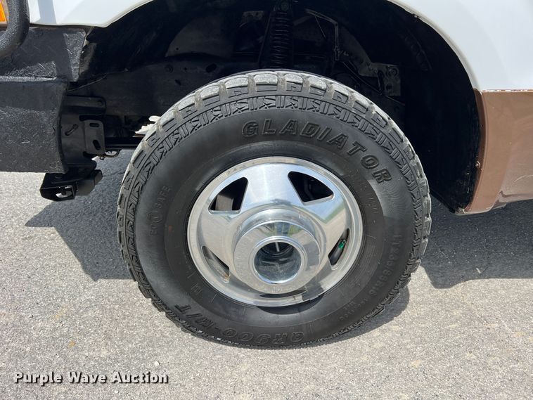 image for item KC9973 2003 Ford F350 Super Duty Lariat  Crew Cab pickup truck