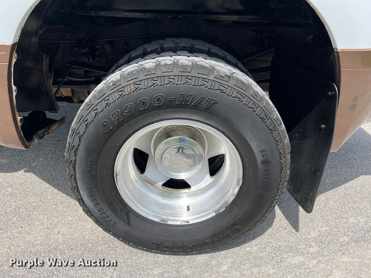 image for item KC9973 2003 Ford F350 Super Duty Lariat  Crew Cab pickup truck