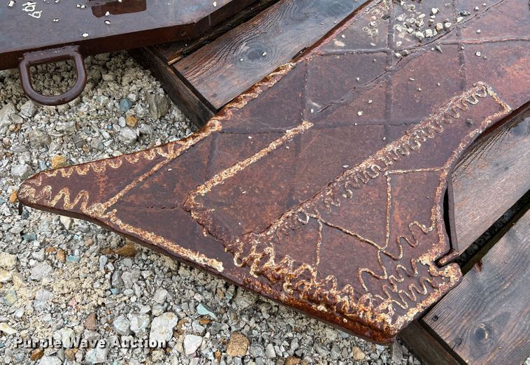 image for item KC9985 (2) vibratory cable plow blades