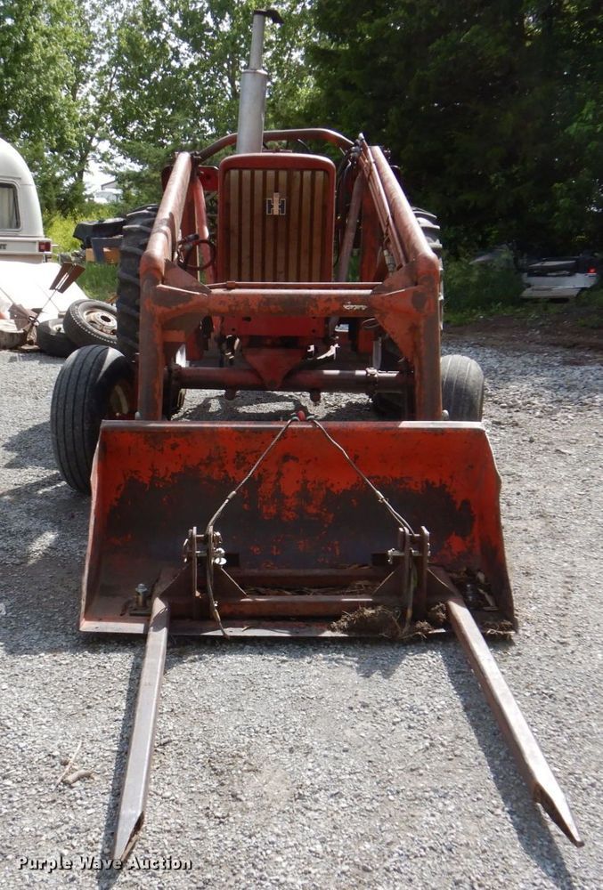 image for item KD9892 Farmall 656  tractor