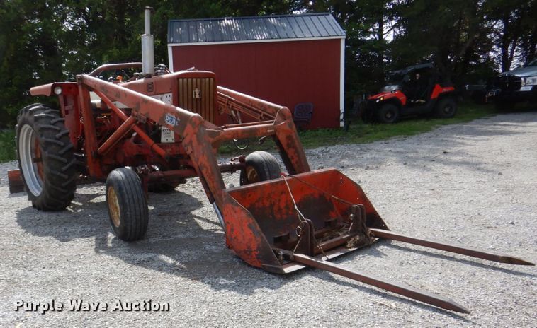 image for item KD9892 Farmall 656  tractor