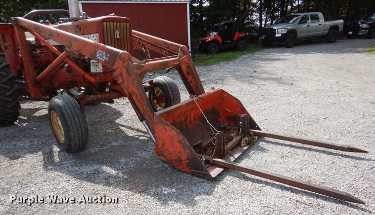 image for item KD9892 Farmall 656  tractor