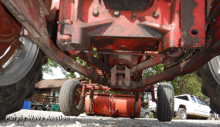 image for item KD9892 Farmall 656  tractor