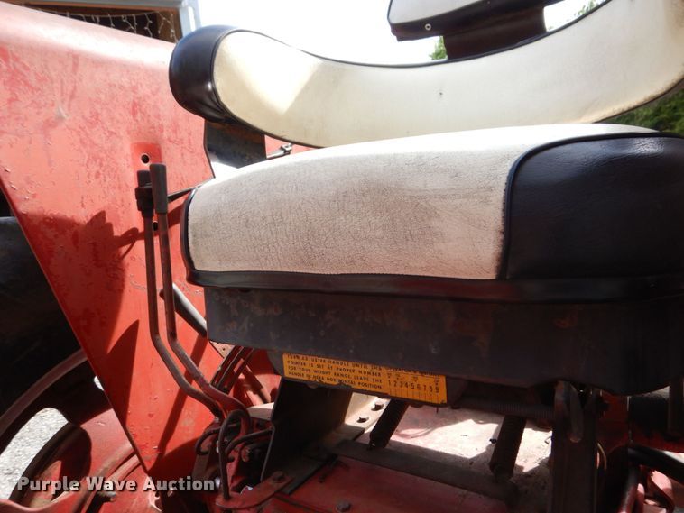 image for item KD9892 Farmall 656  tractor