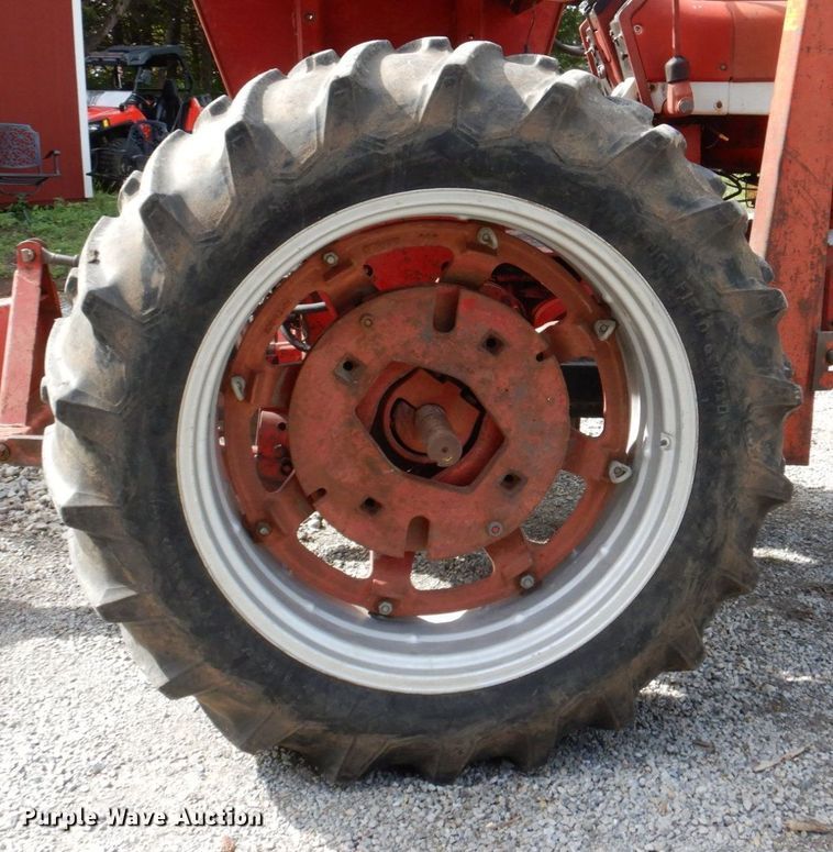 image for item KD9892 Farmall 656  tractor