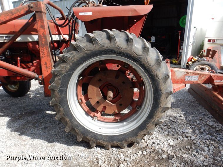 image for item KD9892 Farmall 656  tractor