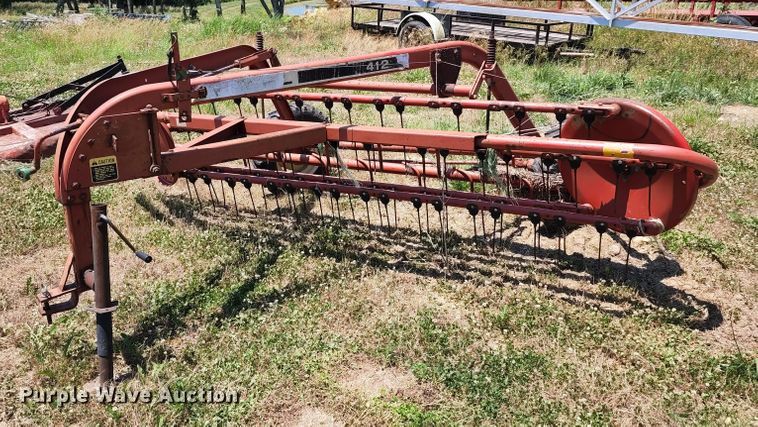 image for item KT9893 Gehl 412  hay rake