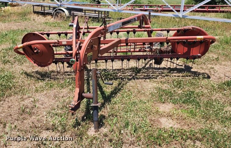 image for item KT9893 Gehl 412  hay rake