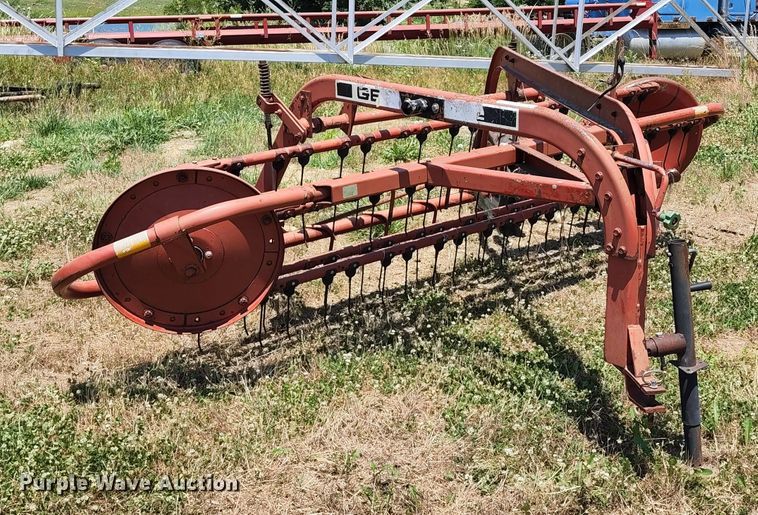 image for item KT9893 Gehl 412  hay rake