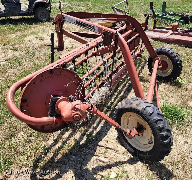 image for item KT9893 Gehl 412  hay rake