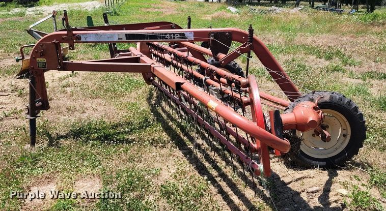 image for item KT9893 Gehl 412  hay rake