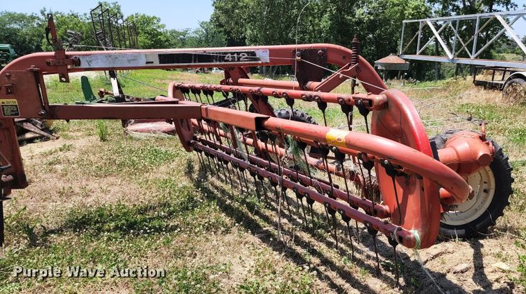 image for item KT9893 Gehl 412  hay rake