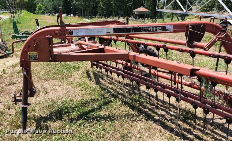 image for item KT9893 Gehl 412  hay rake