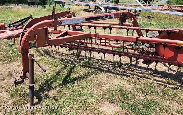 image for item KT9893 Gehl 412  hay rake