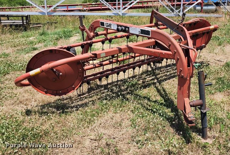 image for item KT9893 Gehl 412  hay rake
