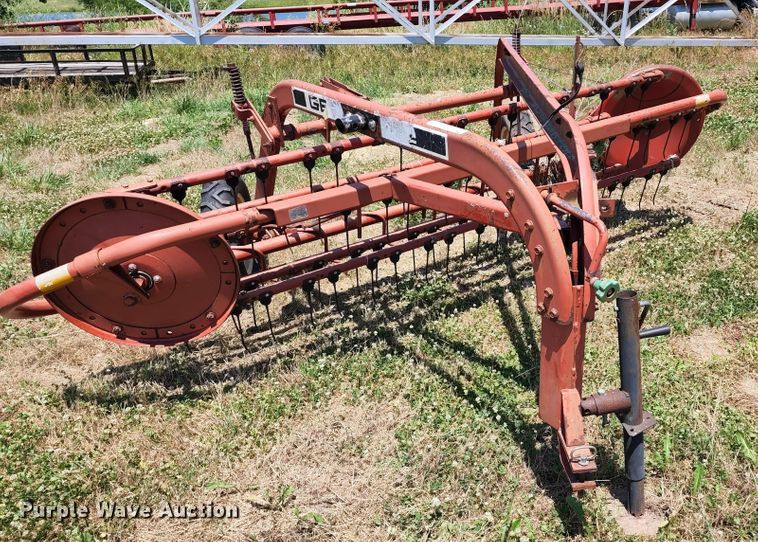 image for item KT9893 Gehl 412  hay rake
