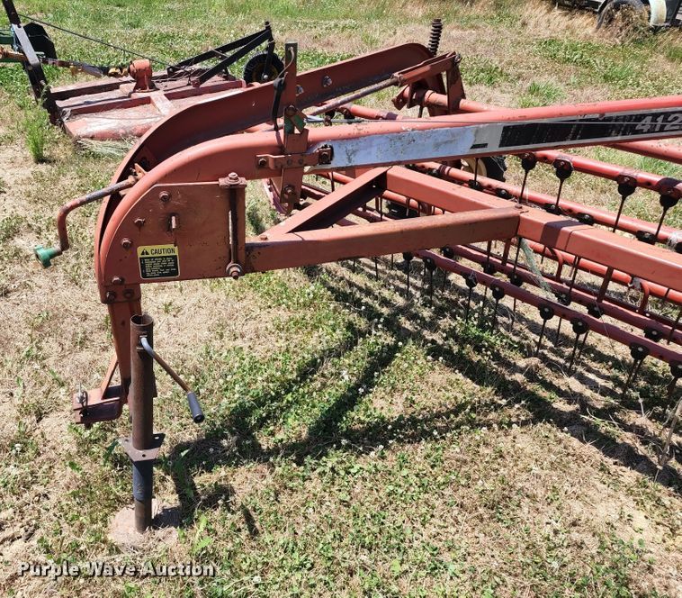 image for item KT9893 Gehl 412  hay rake