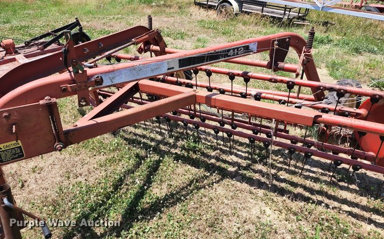 image for item KT9893 Gehl 412  hay rake