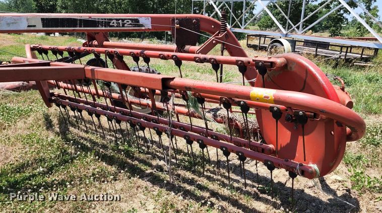 image for item KT9893 Gehl 412  hay rake