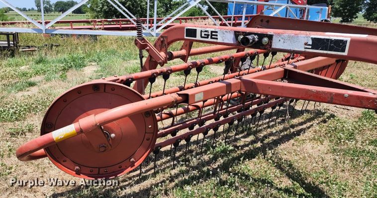 image for item KT9893 Gehl 412  hay rake