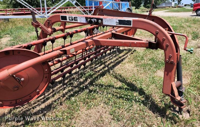 image for item KT9893 Gehl 412  hay rake