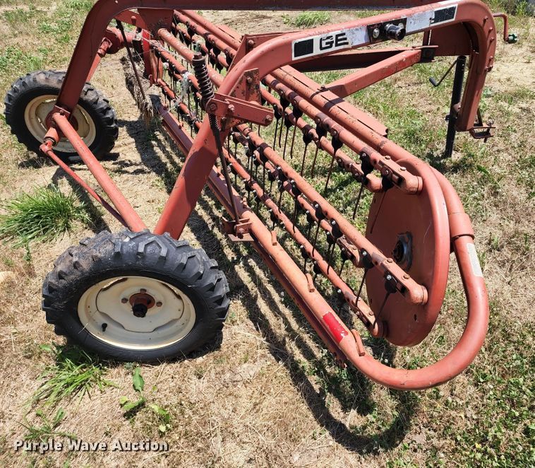 image for item KT9893 Gehl 412  hay rake