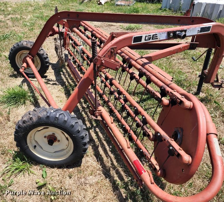 image for item KT9893 Gehl 412  hay rake