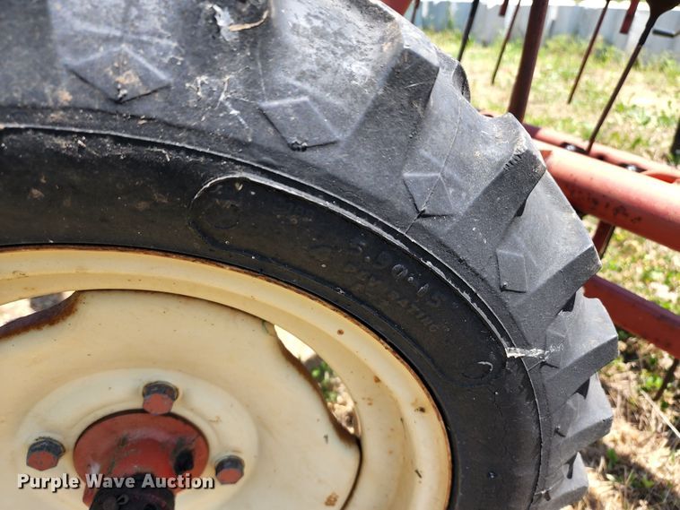 image for item KT9893 Gehl 412  hay rake