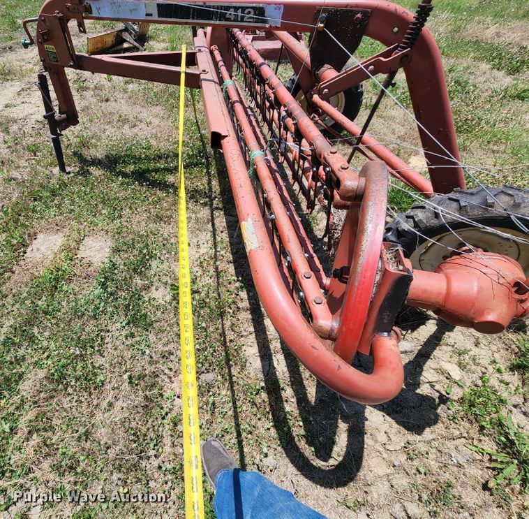 image for item KT9893 Gehl 412  hay rake